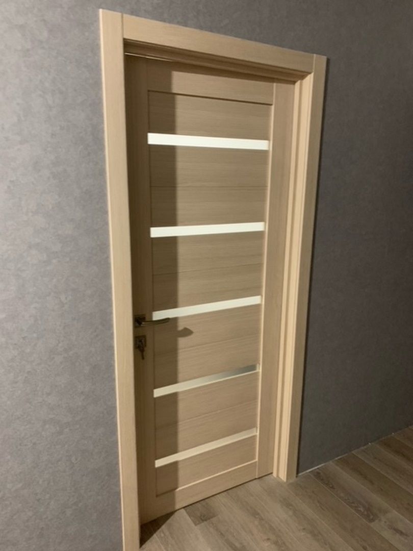 Бежевая дверь Q55 Лиственница крем