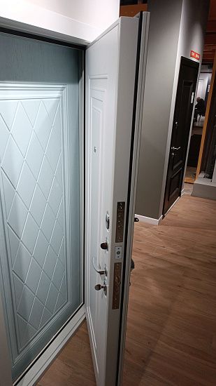 Входная дверь  